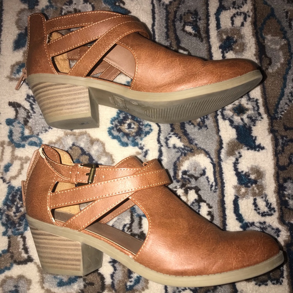 Cute brown ankle booties!